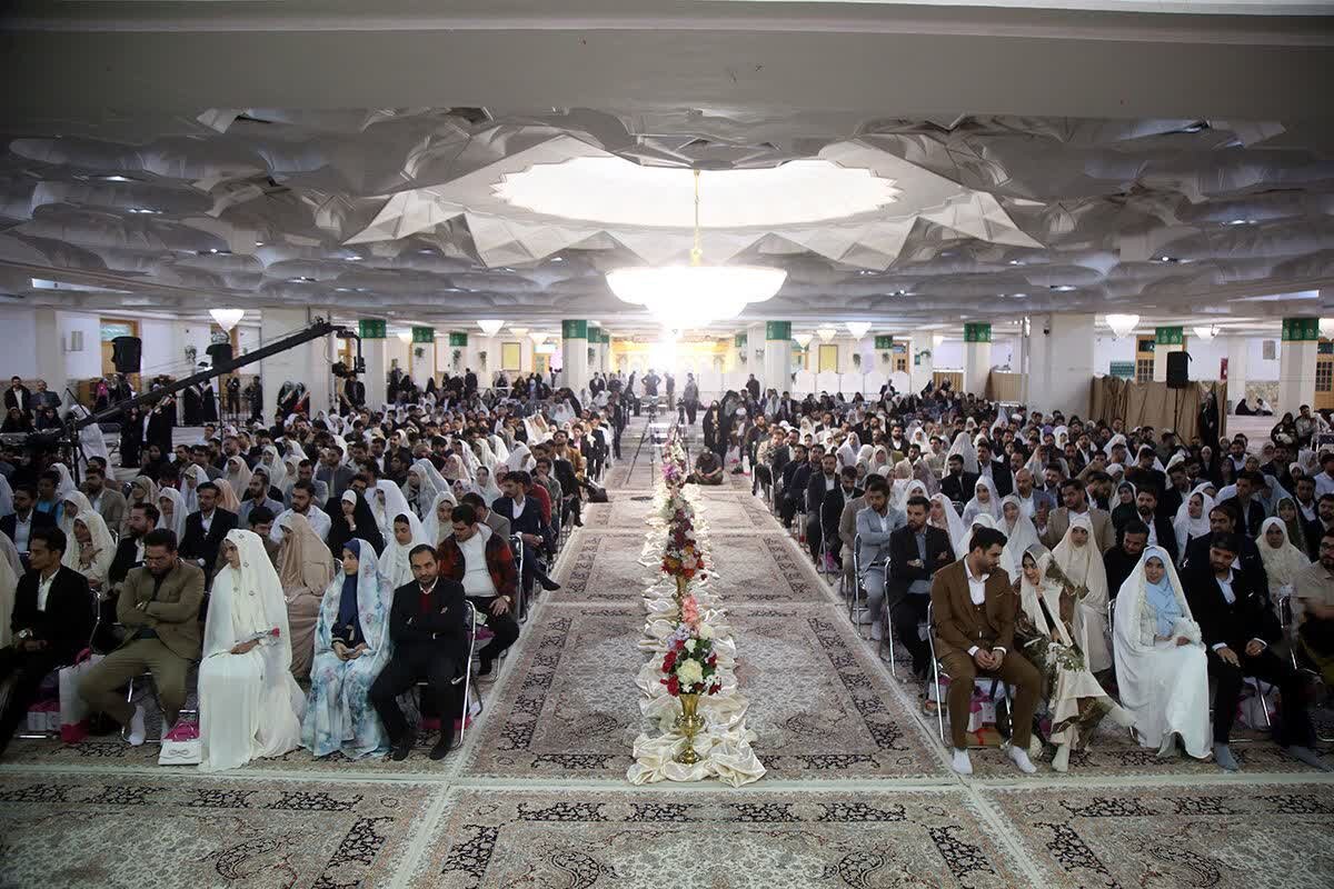 جشن ازدواج ۷۳۰ زوج دانشجو در حرم مطهر بانوی کرامت + عکس