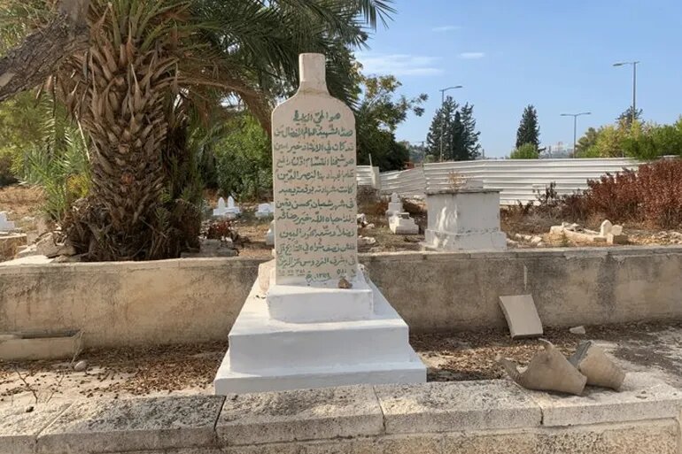 الاحتلال يعتدي على مقبرة القسام في حيفا