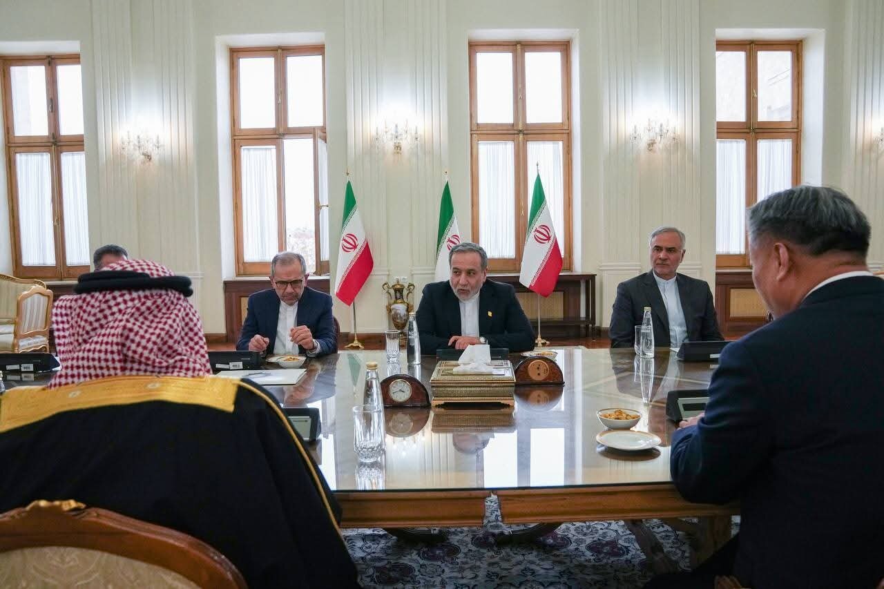 Mkutano wa Mawaziri wa Mambo ya Nje wa Iran, China na Saudi Arabia Wafanyika Tehran +Picha