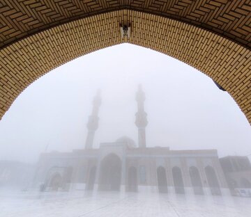 Photos: Heavy Mist Envelops Kufa Grand Mosque