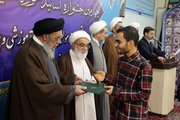 Фото Репортаж | “15-ҹи Әлламә Һилли Фестивалы” илә “4-ҹү Исфаһан Елми Һөвзәсинин Устадлары Фестивалы”-нын бағланыш мәрасими