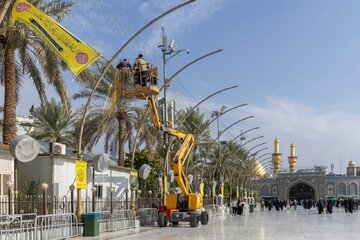 تصاویر | آذین‌بندی بین‌الحرمین با پرچم‌های مناسبتی ولادت بانوی دوعالم