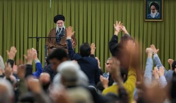 پدیده مداحی باید مرکز ادبیات مقاومت و تبیین معارف دینی و انقلابی شود/ دشمن فهمیده ایران با فشار نظامی تسلیم و تصرف نمی‌شود