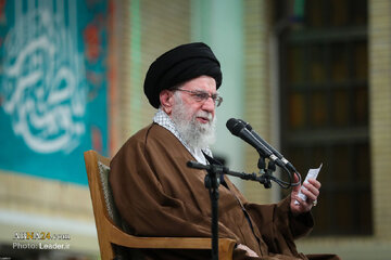 Binlerce Halk Kesimi ve Ehlibeyt (a.s) Meddahlarının İnkılab Rehberiyle Buluşmasından Kareler