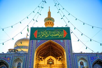 حرم رضوی میزبان زائران اردو، عربی و انگلیسی‌زبان در جشن میلاد حضرت زهرا(س)