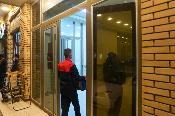 تقرير مصور/ مضيف العتبة العسكرية المقدسة يوزّع 1500 وجبة على طلبة جامعة سامراء