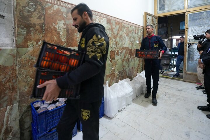 تقرير مصور/ مضيف العتبة العسكرية المقدسة يوزّع 1500 وجبة على طلبة جامعة سامراء