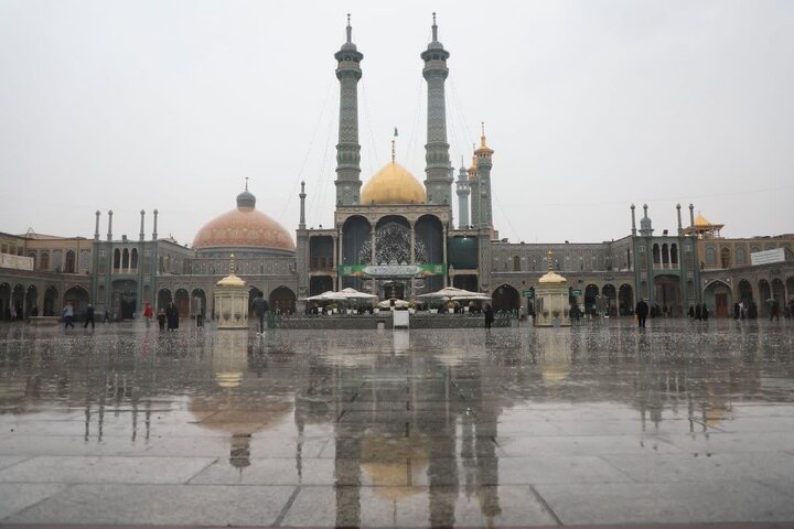 Photos: Beautiful Atmosphere of Divine Rainfall at Hazrat Masoumeh Shrine