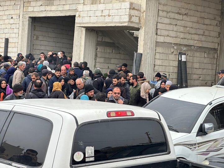 تقرير مصور/ جانب من تزويع العتبة الحسينية المقدسة للعوائل السورية النازحة الى لبنان