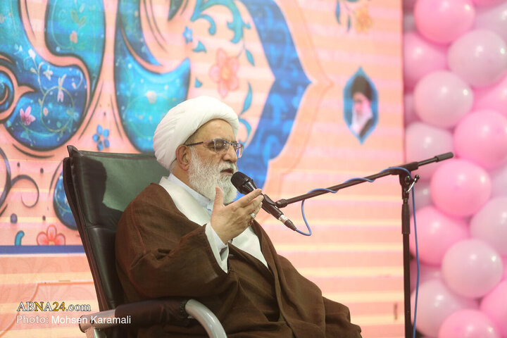 تقرير مصور/ مراسم احتفال زواج جماعي لطلبة الجامعات في حرم السيدة المعصومة (ع) بمناسبة ولادة السيدة الزهرا (ع)