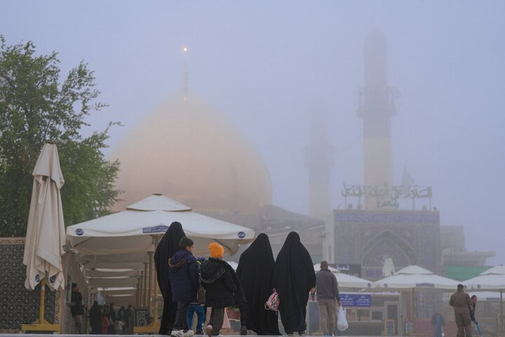 تقرير مصور/ أجواء ضبابية في سماء حرم الإمامين العسكريين (ع) في مدينة سامراء