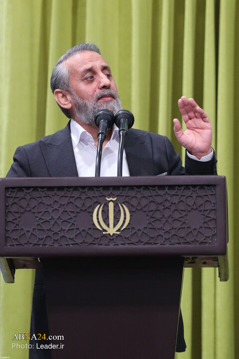 دیدار هزاران نفر از مداحان و ستایشگران اهل بیت(ع) با رهبر انقلاب