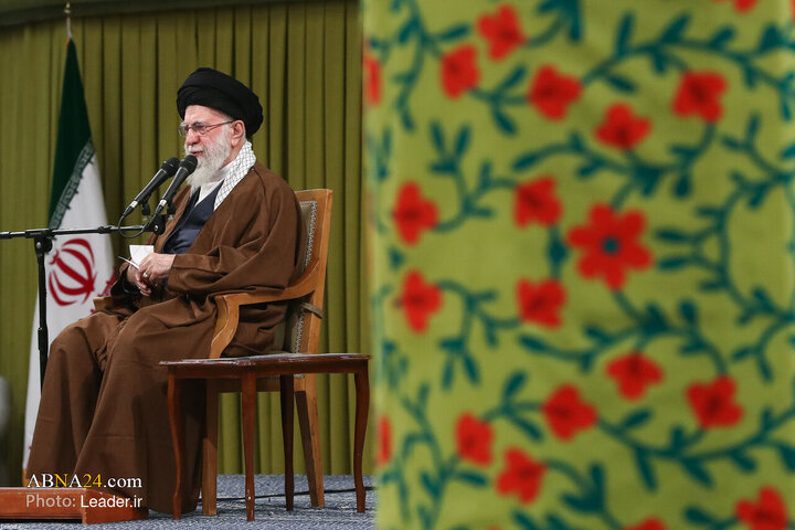 دیدار هزاران نفر از مداحان و ستایشگران اهل بیت(ع) با رهبر انقلاب