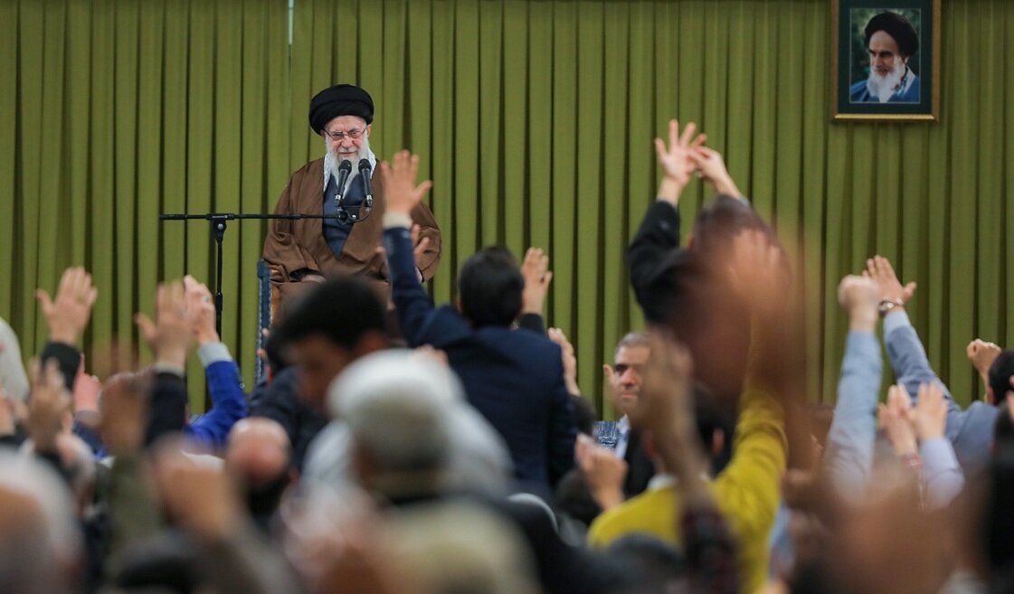 پدیده مداحی باید مرکز ادبیات مقاومت و تبیین معارف دینی و انقلابی شود/ دشمن فهمیده ایران با فشار نظامی تسلیم و تصرف نمی‌شود