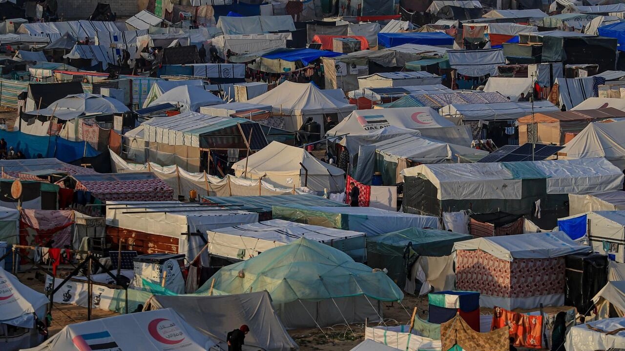 Gazze'de yüzlerce çadır yoğun yağış nedeniyle sular altında kaldı