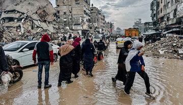 غزہ میں موسم سرما کی بارش، ناقابلِ برداشت ٹھنڈ سے 8 ماہ کی بچی جان کی بازی ہار گئی