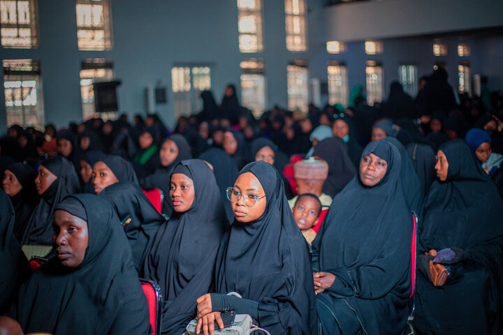 تقرير مصور/ شيعة نيجيريا يحتفلون بمناسبة ولادة السيدة الطاهرة "فاطمة الزهراء" (ع) بالعاصمة "أبوجا"