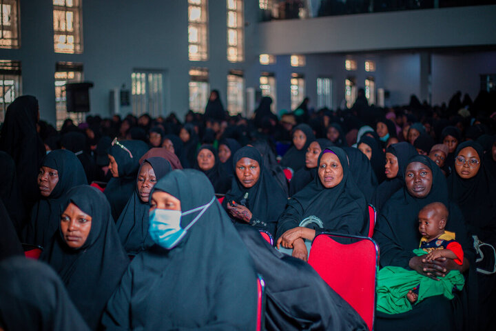 تقرير مصور/ شيعة نيجيريا يحتفلون بمناسبة ولادة السيدة الطاهرة "فاطمة الزهراء" (ع) بالعاصمة "أبوجا"