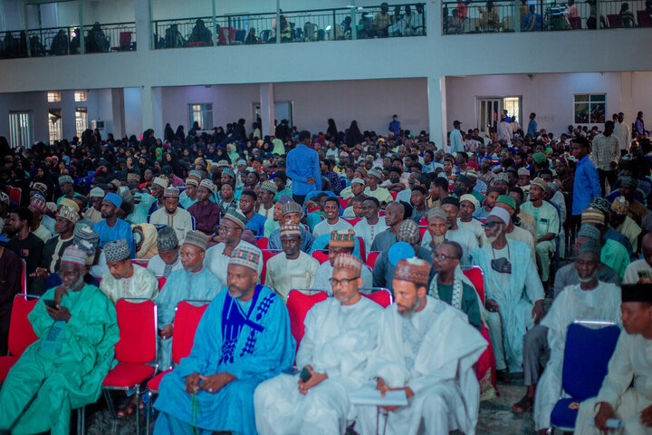تقرير مصور/ شيعة نيجيريا يحتفلون بمناسبة ولادة السيدة الطاهرة "فاطمة الزهراء" (ع) بالعاصمة "أبوجا"