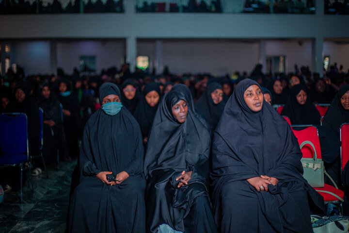 تقرير مصور/ شيعة نيجيريا يحتفلون بمناسبة ولادة السيدة الطاهرة "فاطمة الزهراء" (ع) بالعاصمة "أبوجا"