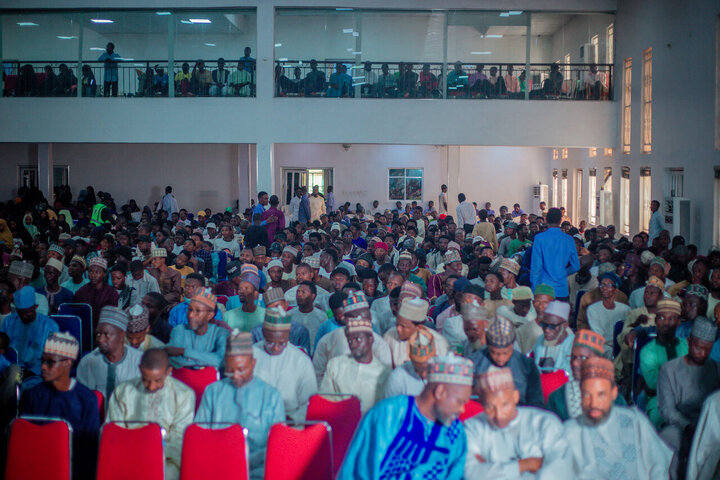تقرير مصور/ شيعة نيجيريا يحتفلون بمناسبة ولادة السيدة الطاهرة "فاطمة الزهراء" (ع) بالعاصمة "أبوجا"