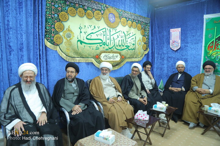 مراسم عمامه گذاری و جشن میلاد حضرت فاطمه زهرا(س)در بیت آیت‌الله فقیهی