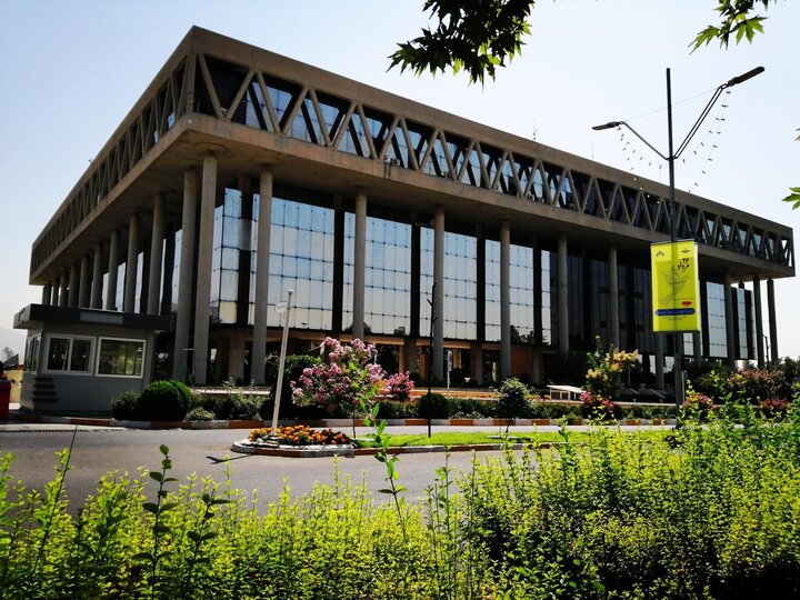 یادداشت رسیده/ رسانه‌ی ملّی: درختی که صدای خش‌خش آن از طعم میوه‌اش بیشتر است!