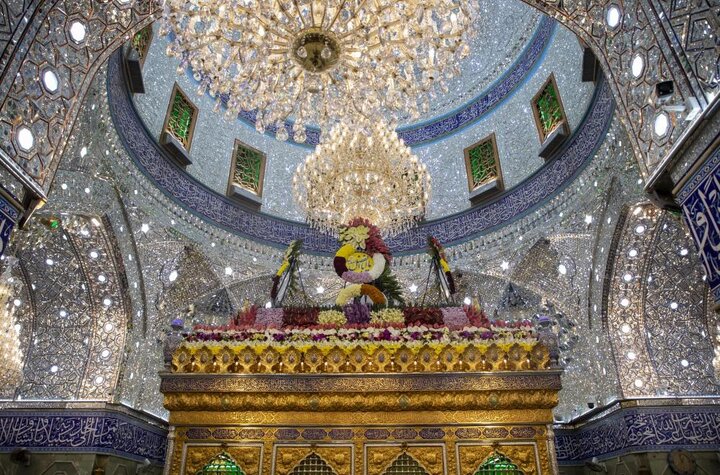 تقرير مصور/ تزيين المراقد والمزارات الشريفة في العراق بأكثر من 20 ألف وردة احتفاءً بولادة الزهراء (ع)