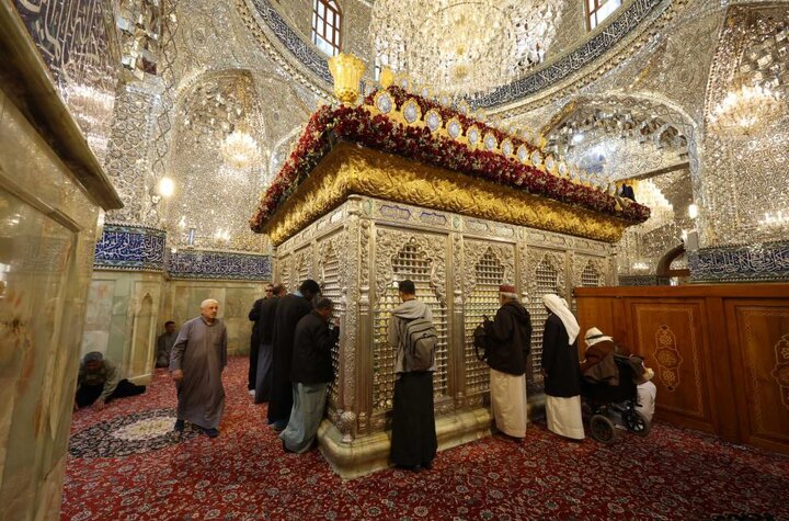 تقرير مصور/ تزيين المراقد والمزارات الشريفة في العراق بأكثر من 20 ألف وردة احتفاءً بولادة الزهراء (ع)