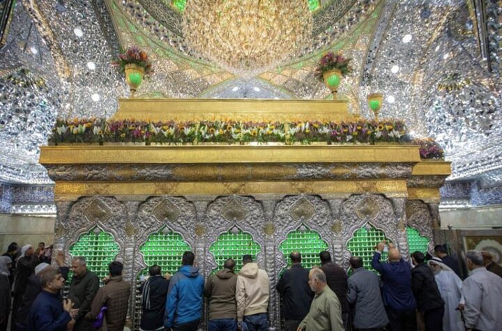 تقرير مصور/ تزيين المراقد والمزارات الشريفة في العراق بأكثر من 20 ألف وردة احتفاءً بولادة الزهراء (ع)