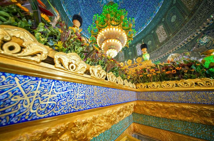 تقرير مصور/ تزيين المراقد والمزارات الشريفة في العراق بأكثر من 20 ألف وردة احتفاءً بولادة الزهراء (ع)