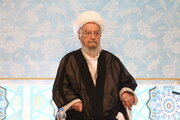 آية اللّه مكارم الشيرازيّ يشيد بتألّق السادة في ميادين العلم والجهاد والخدمة الاجتماعيّة