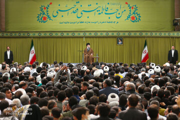 Photos: Imam Khamenei meets with elegists, eulogists