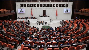 Riswatiya li Parlemana Tirkiyê: Biryara desteserkirina 4 kesan hat dayîn