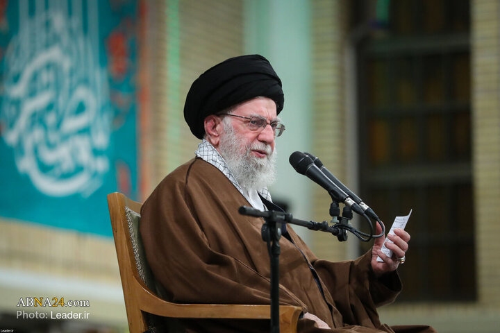 Photos: Imam Khamenei meets with elegists, eulogists