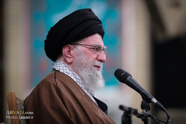 Photos: Imam Khamenei meets with elegists, eulogists