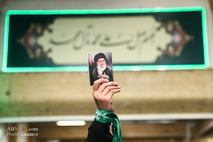 Photos: Imam Khamenei meets with elegists, eulogists