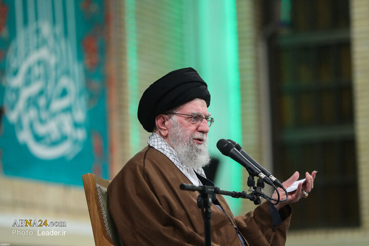 Photos: Imam Khamenei meets with elegists, eulogists