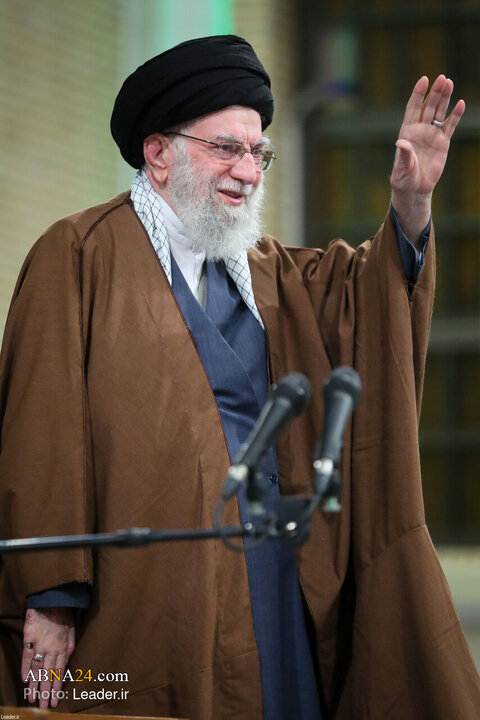 Photos: Imam Khamenei meets with elegists, eulogists