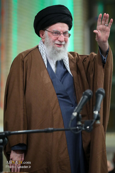 Photos: Imam Khamenei meets with elegists, eulogists