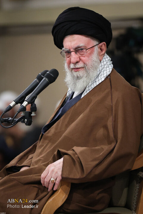Photos: Imam Khamenei meets with elegists, eulogists