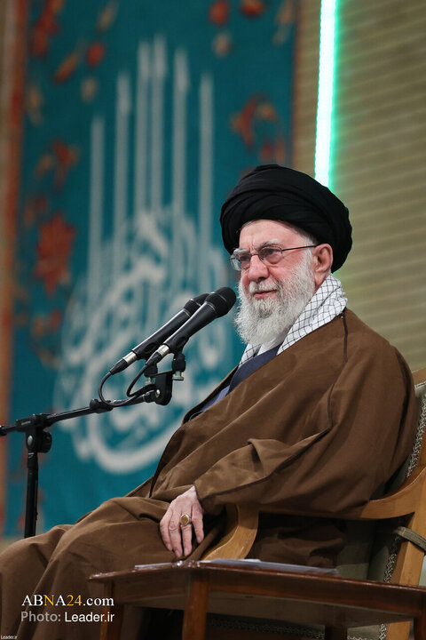 Photos: Imam Khamenei meets with elegists, eulogists