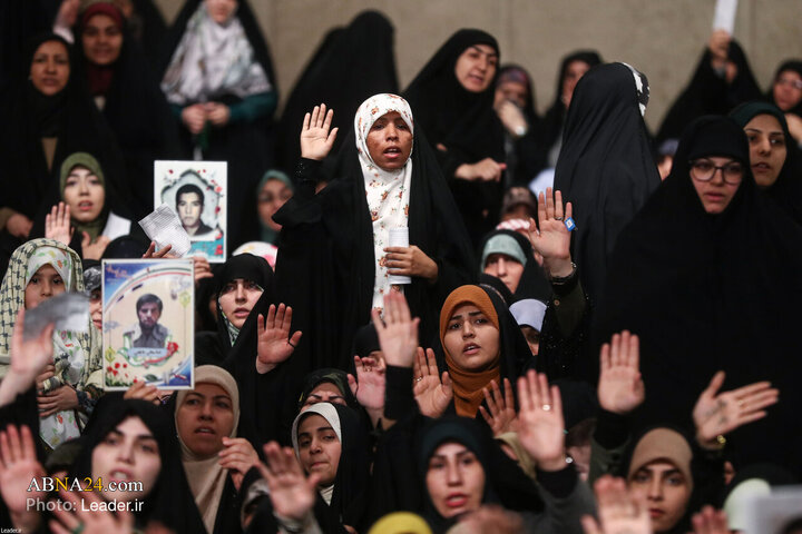 Photos: Imam Khamenei meets with elegists, eulogists