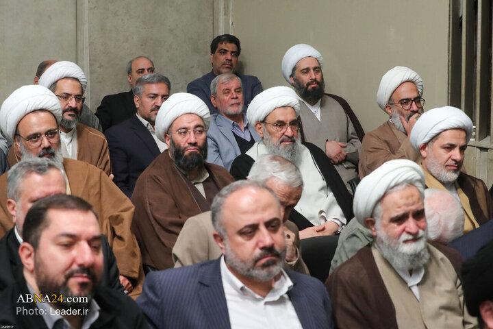 Photos: Imam Khamenei meets with elegists, eulogists