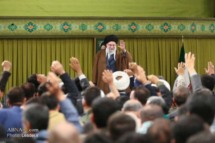 Photos: Imam Khamenei meets with elegists, eulogists