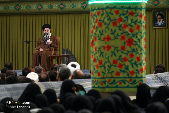 Photos: Imam Khamenei meets with elegists, eulogists