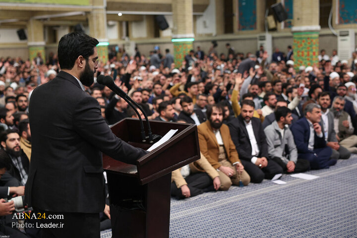 Photos: Imam Khamenei meets with elegists, eulogists