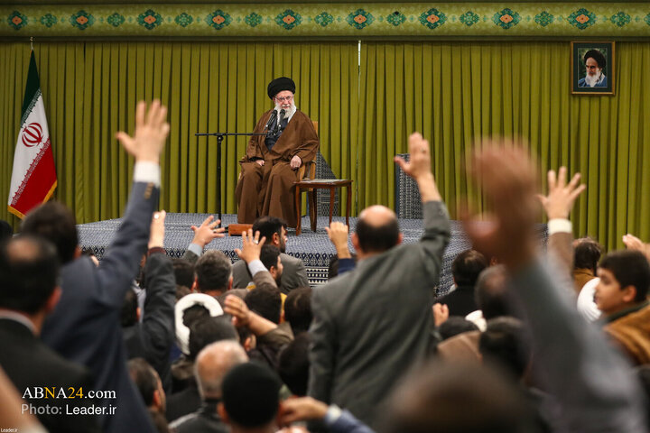 Photos: Imam Khamenei meets with elegists, eulogists