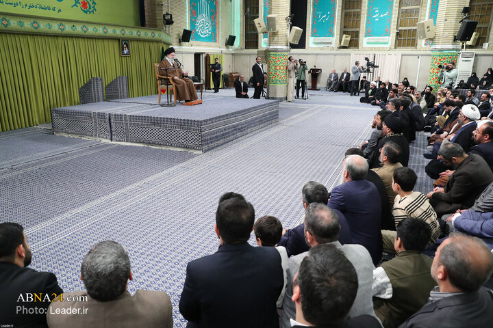 Photos: Imam Khamenei meets with elegists, eulogists