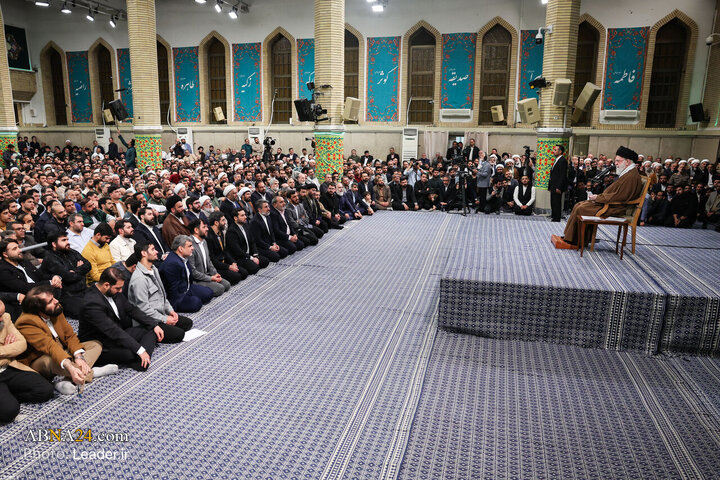 Photos: Imam Khamenei meets with elegists, eulogists